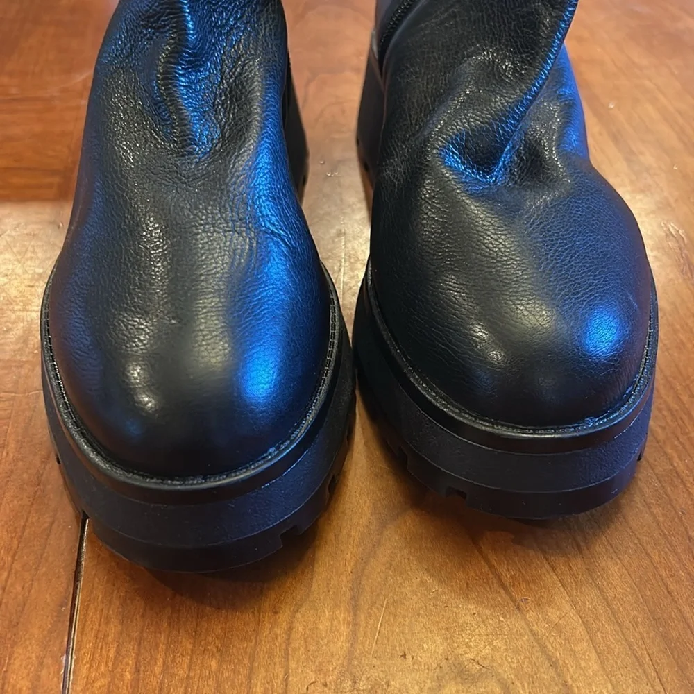 Vince Camuto Women's Neframes Zipper black Block Heel Ankle Boots Size 8.5 NWOT